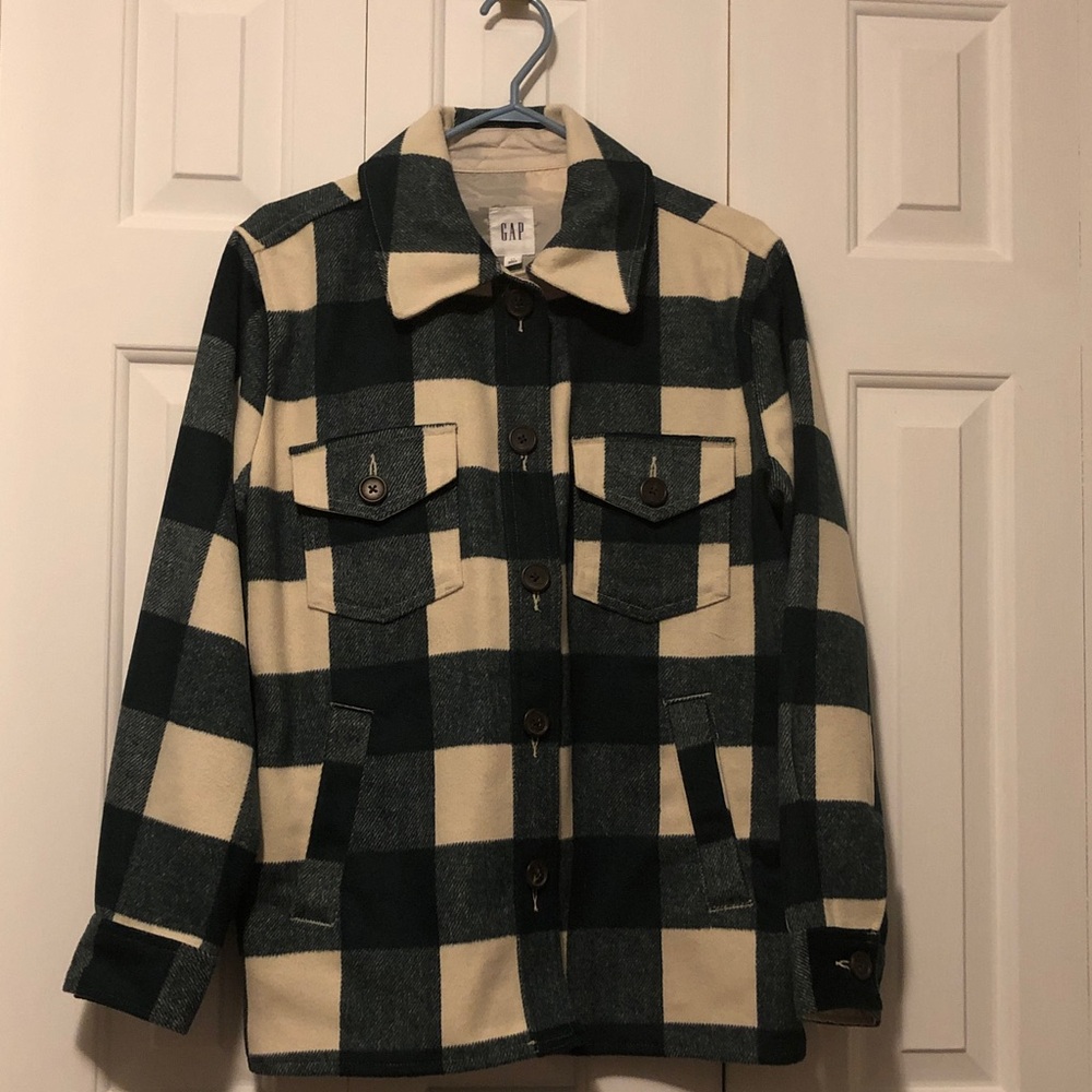 GAP hunter green and cream plaid shacket. Size small. NWOT